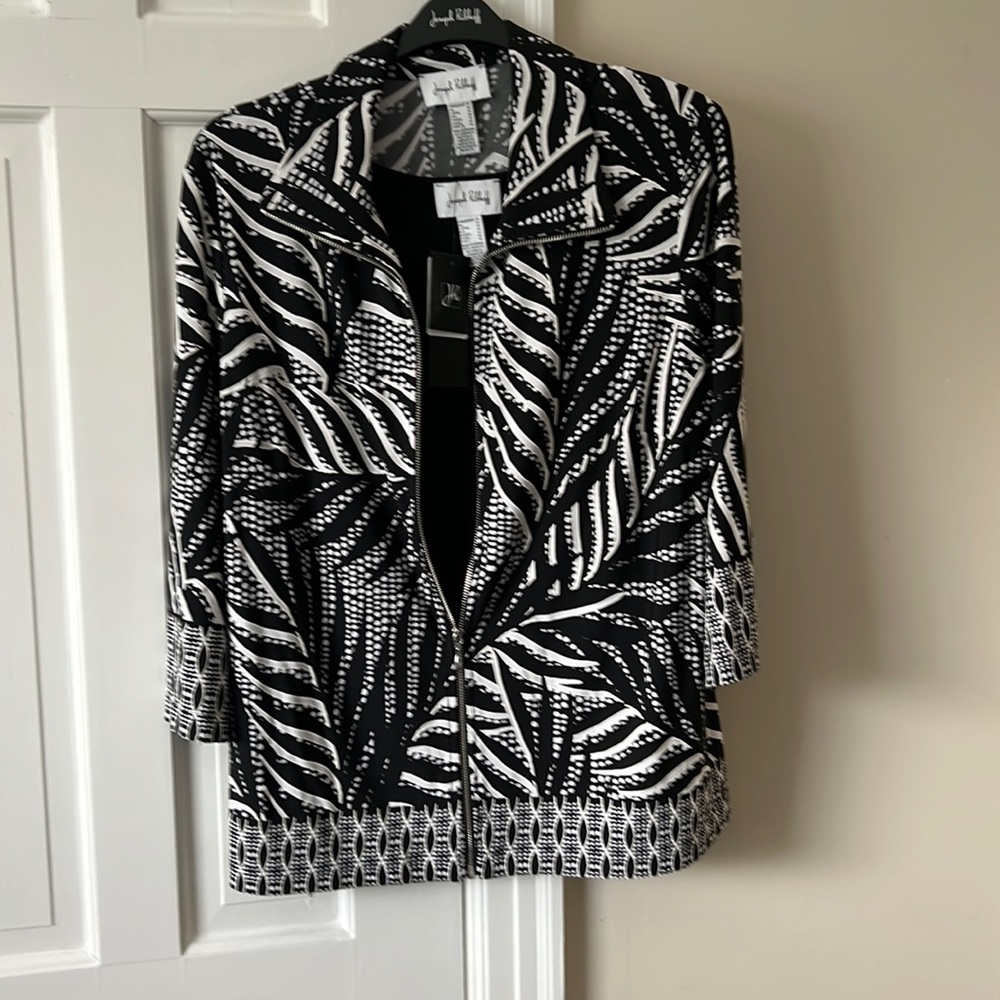 Joseph Ribkoff size 22 zip up blouse with cami. NWt